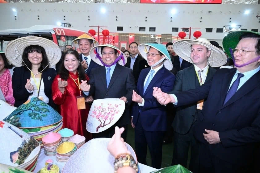 PM calls for stronger promotion of local products at Spring Fair 2026